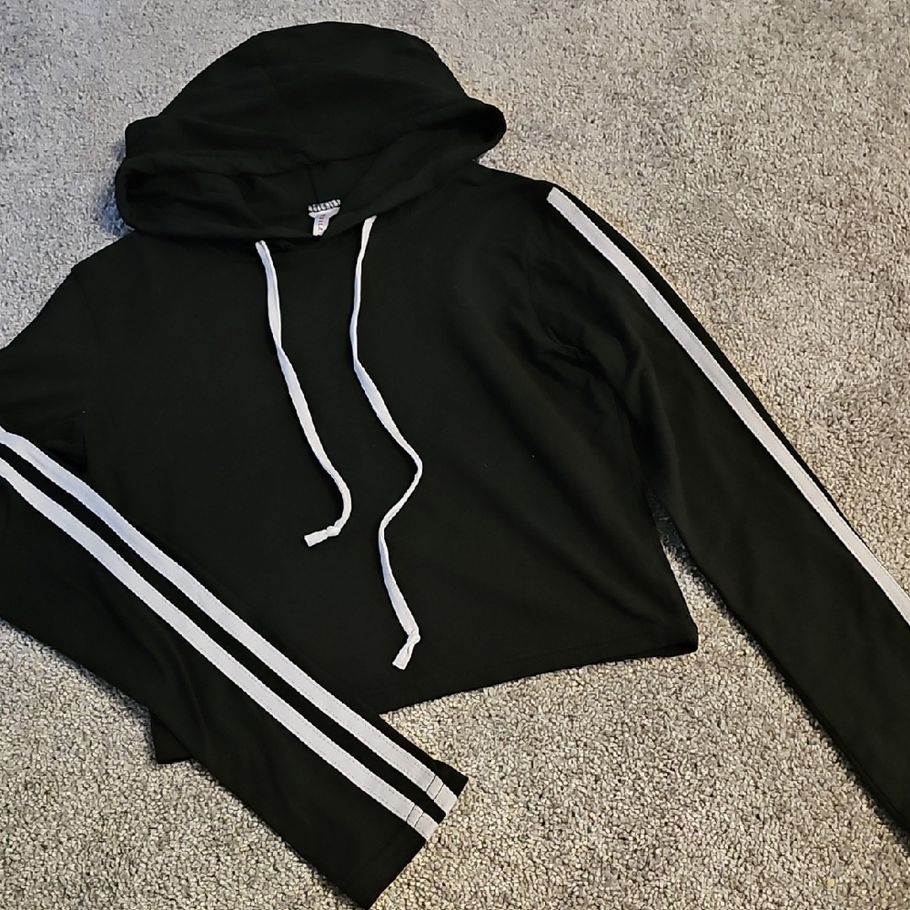 🟠H4🔹️ Black Crop Hooded Shirt with White Stripes